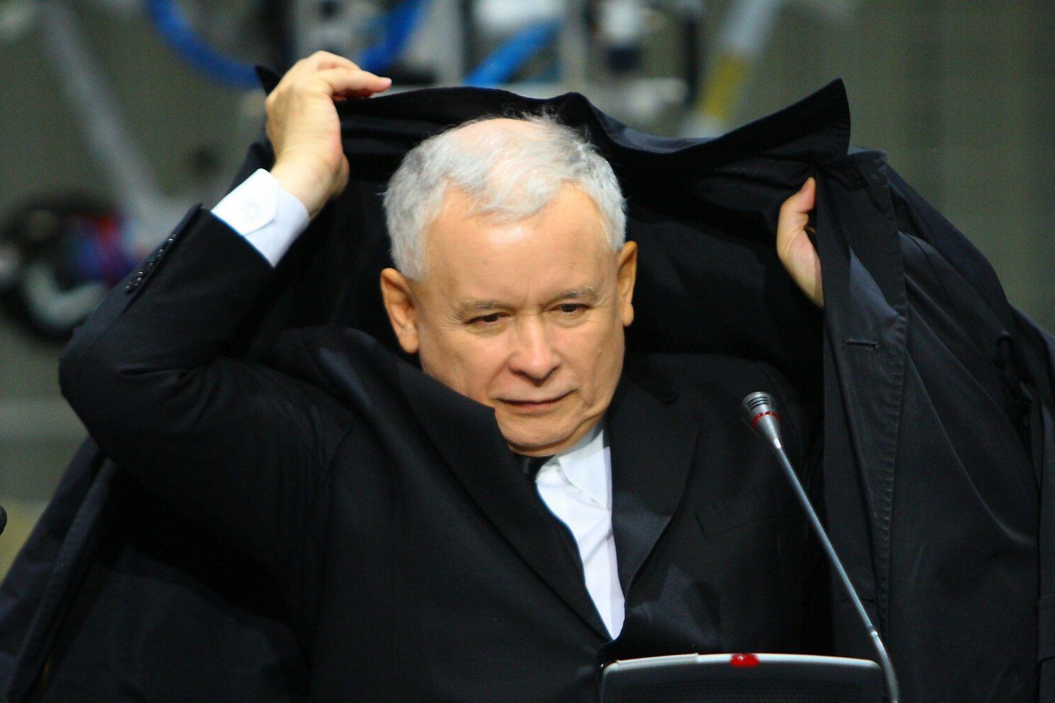 Ubiór Kaczyńskiego w centrum uwagi. Poszło o to, co zrobili politycy PiS.