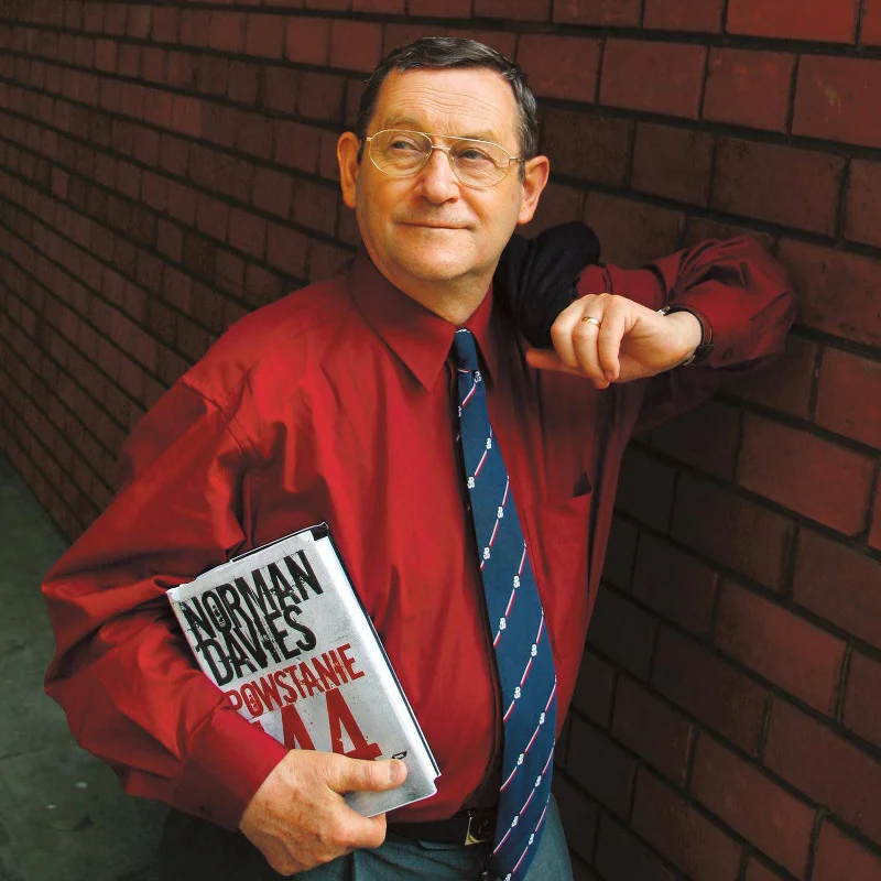 Prof. Norman Davies promuje książkę "Powstanie '44". Historyk nie jest w stanie pojąć obecnych sporów dotyczących sensu walk o Warszawę w 1944 roku.