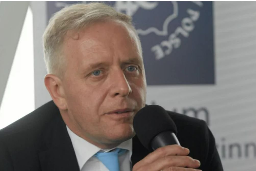 Doktor Michał Sutkowski przyznał w rozmowie z RMF FM, że coraz mniej Polaków jest chętnych do zapisania się na szczepienie przeciw COVID-19.