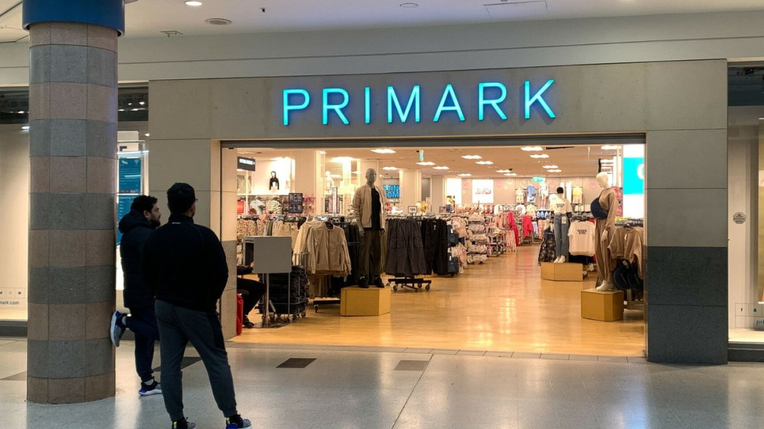 Primark otworzy trzy nowe salony w Polsce. W tych miastach powstaną. Polacy uwielbiają tę sieć sklepów. Powstaną trzy nowe salony w naszym kraju.