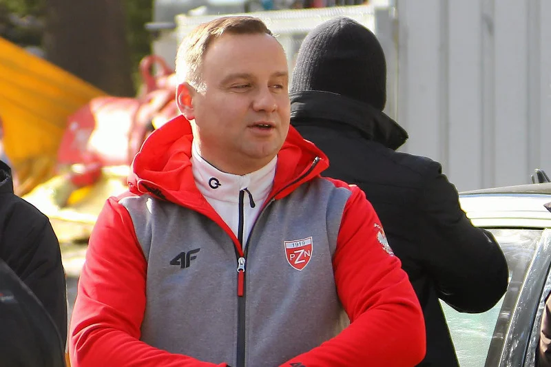 Andrzej Duda naprawdę uwielbia narty.