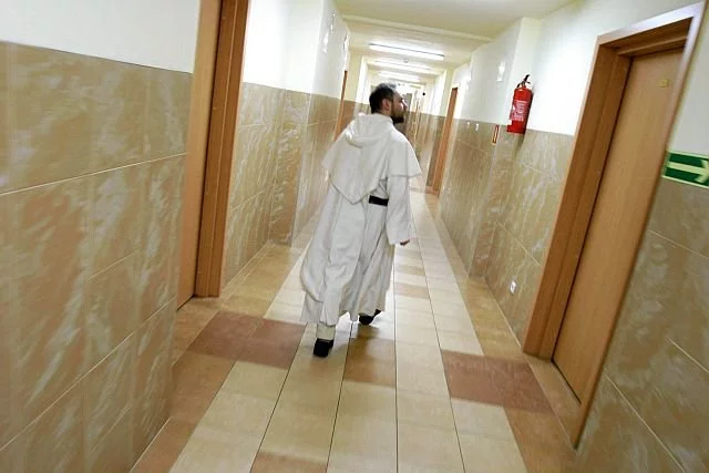 Wizyty duszpasterskie zaczynają się zazwyczaj o godz. 16.00, gdy wielu z nas jest w pracy.
