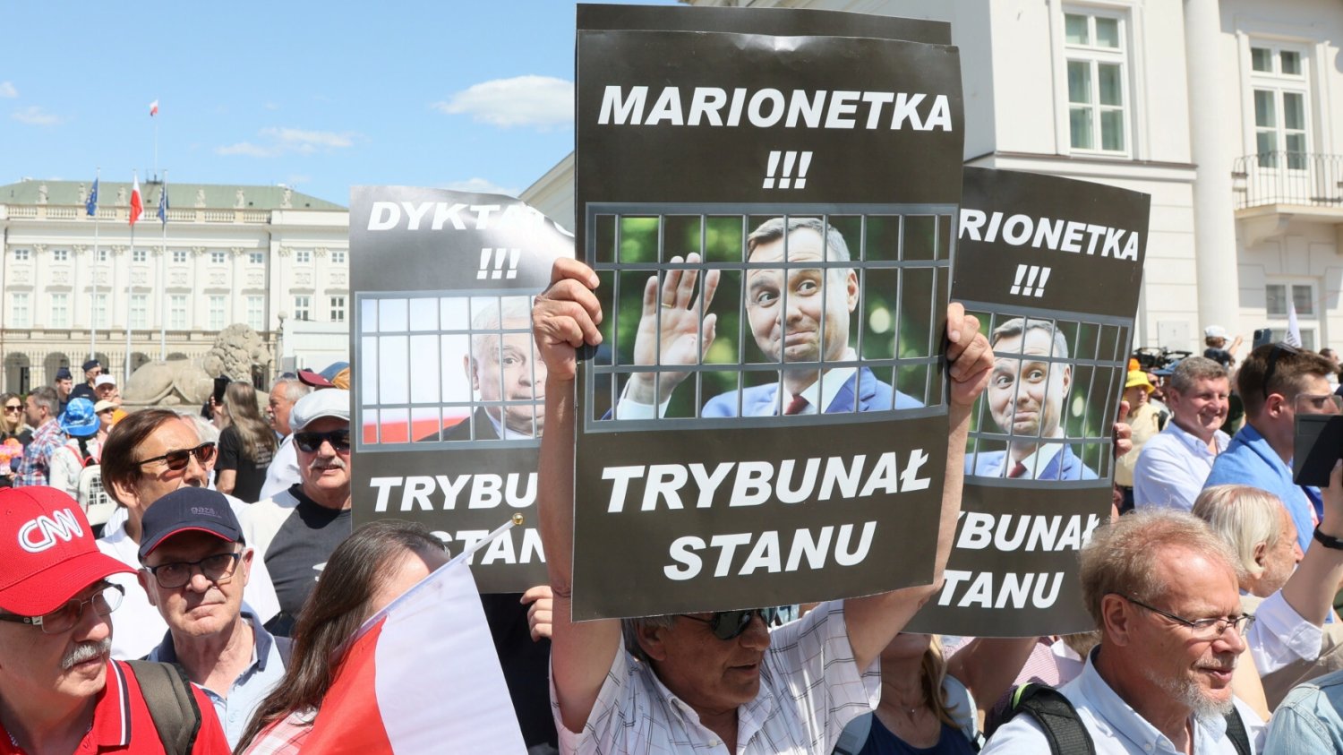 Marsz opozycji przed Pałacem Prezydenckim.