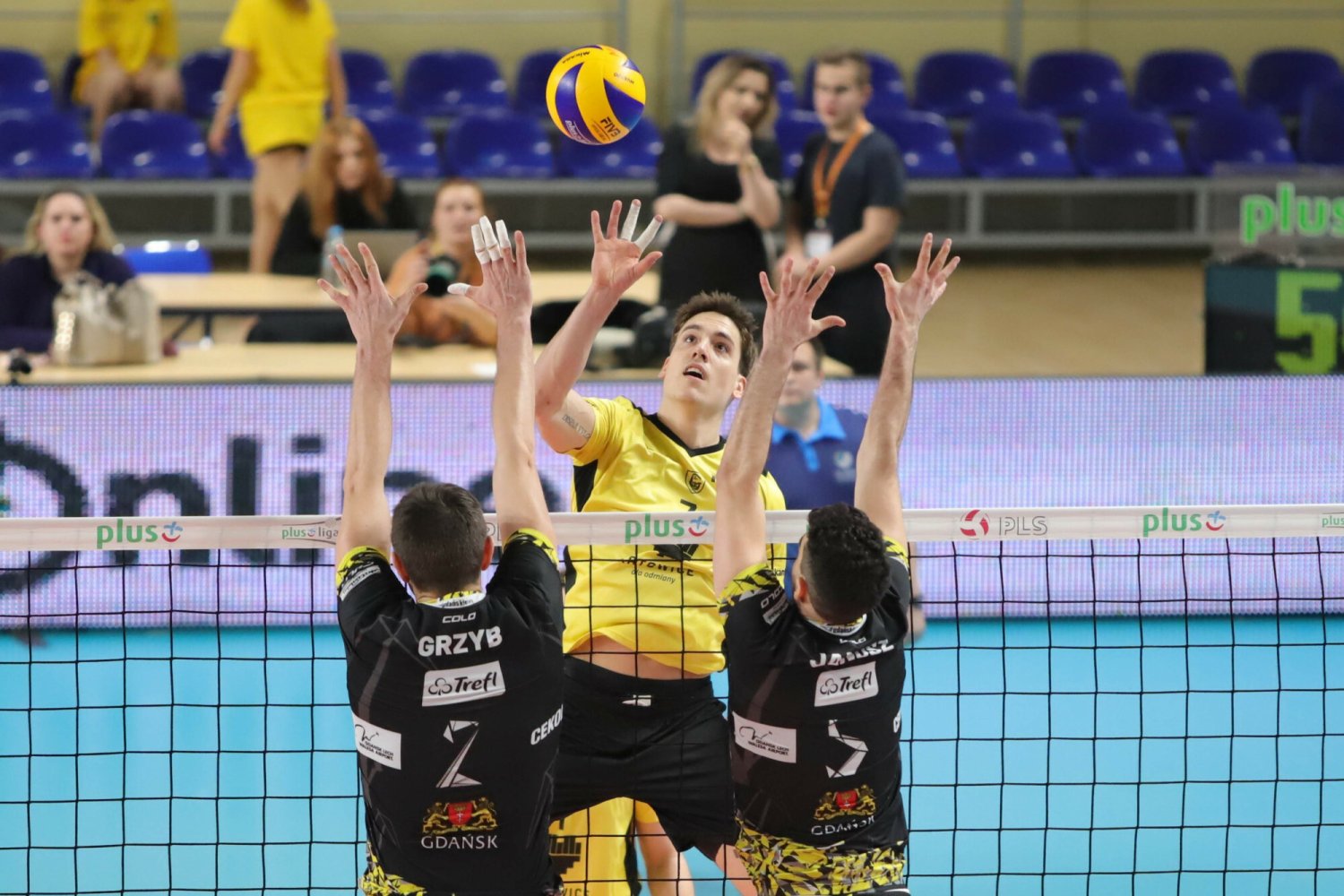 Nieznani sprawcy dotkliwie pobili Tomasa Rousseaux, sprawą zajmuje się już policja