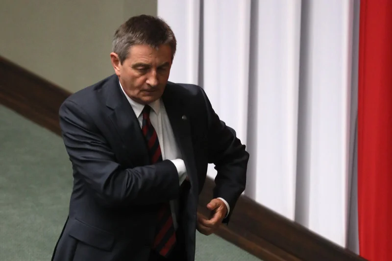 Czy Marek Kuchciński rzeczywiście będzie musiał wpłacić niecałe 600 za przelot samolotu z Warszawy do Rzeszowa?
