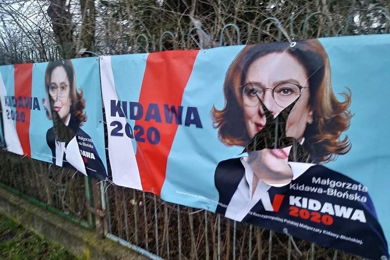 W Suwałkach ktoś zniszczył banery wyborcze Małgorzaty Kidawy-Błońskiej.