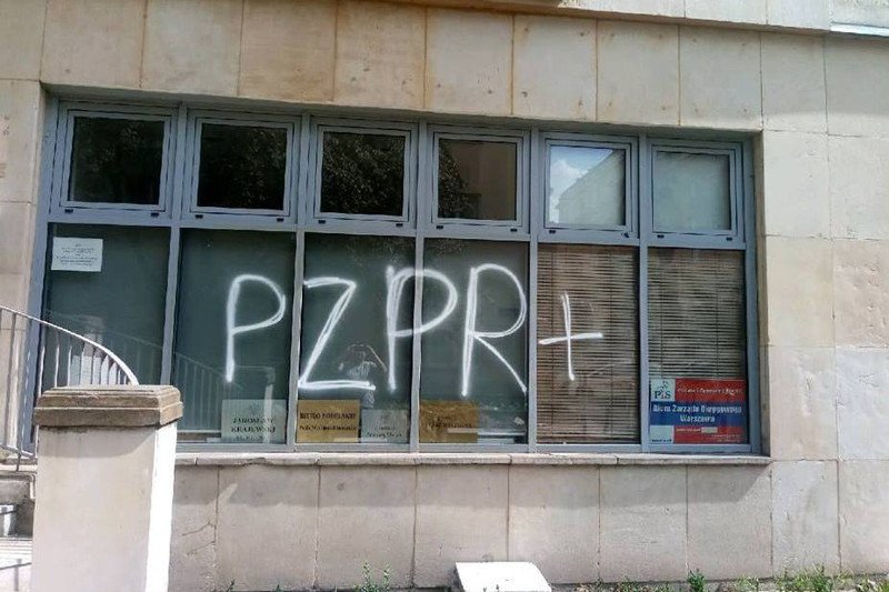 Tym razem ucierpiało biuro poselskiej Mariusza Kamińskiego.