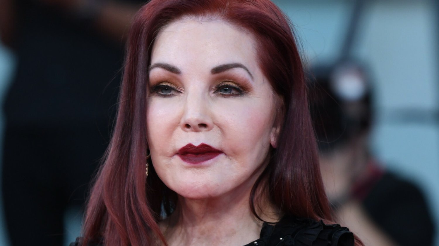 Priscilla Presley o różnicy wieku między nią a Elvisem. Priscilla Presley o różnicy wieku między nią a Elvisem.