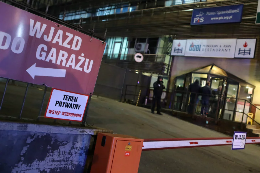 Tajna narada PiS na Nowogrodzkiej związana była prawdopodobnie z kryzysem związanym z aferą w KNF.