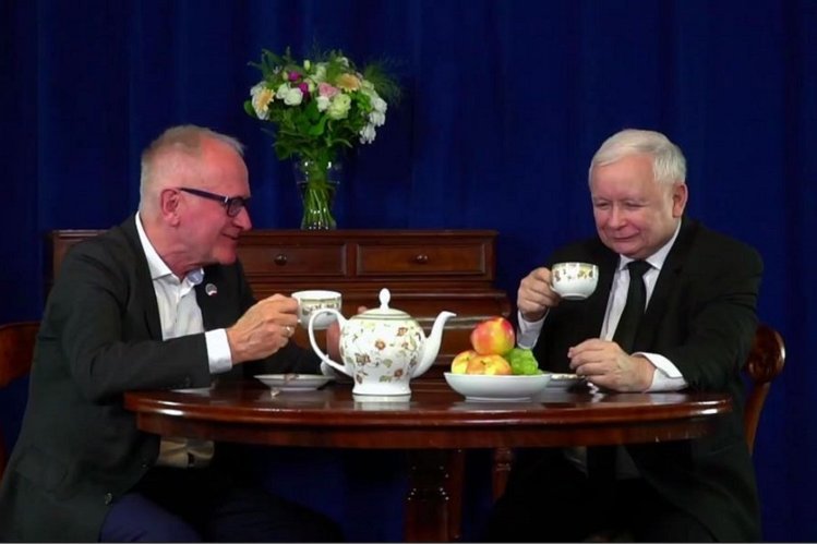 Czarne chmury nad RMN pod przewodnictwem Krzysztofa Czabańskiego. Zdjęcie z kampanii wyborczej Czabańskiego w 2019 r., herbatka z prezesem PiS.