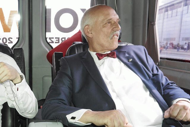 Janusz Korwin-Mikke ma 74-lata i jest szczęśliwym tatą sześciorga dzieci, w tym dwoje ze związku z partyjną działaczką.