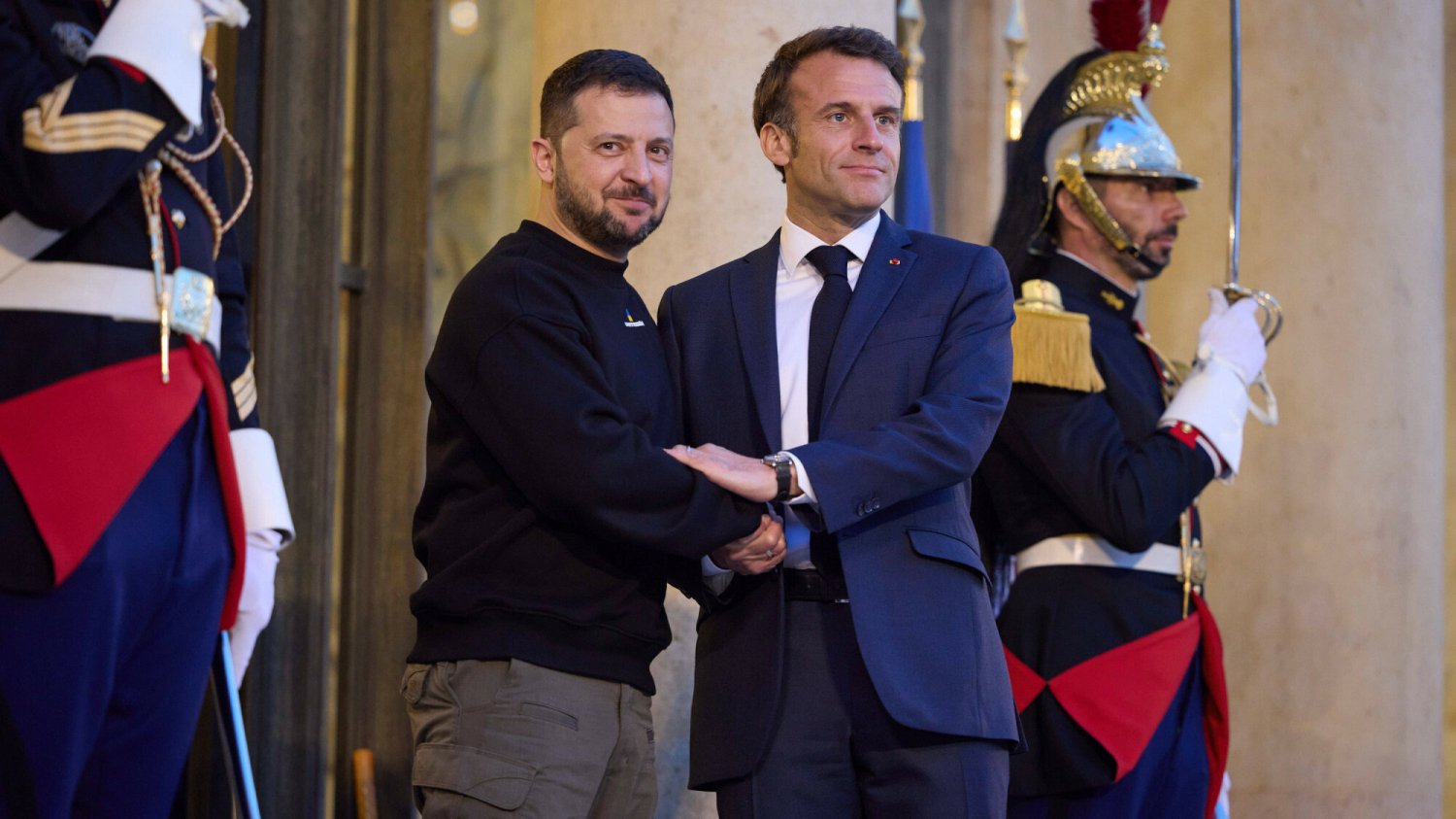 Prezydenci Ukrainy i Francji podczas spotkania. Paryż chce być gwarantem bezpieczeństwa dla Kijowa.