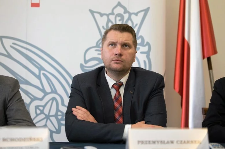 Przemysław Czarnek nie bagatelizuje sprawy rezygnowania uczniów z lekcji religii.