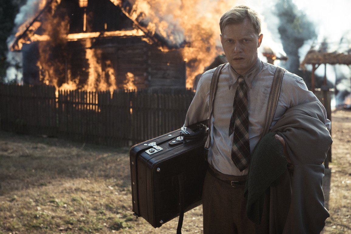 W tytułową postać Jana Nowaka-Jeziorańskiego wcielił się obiecujący aktor młodego pokolenia Philippe Tłokiński