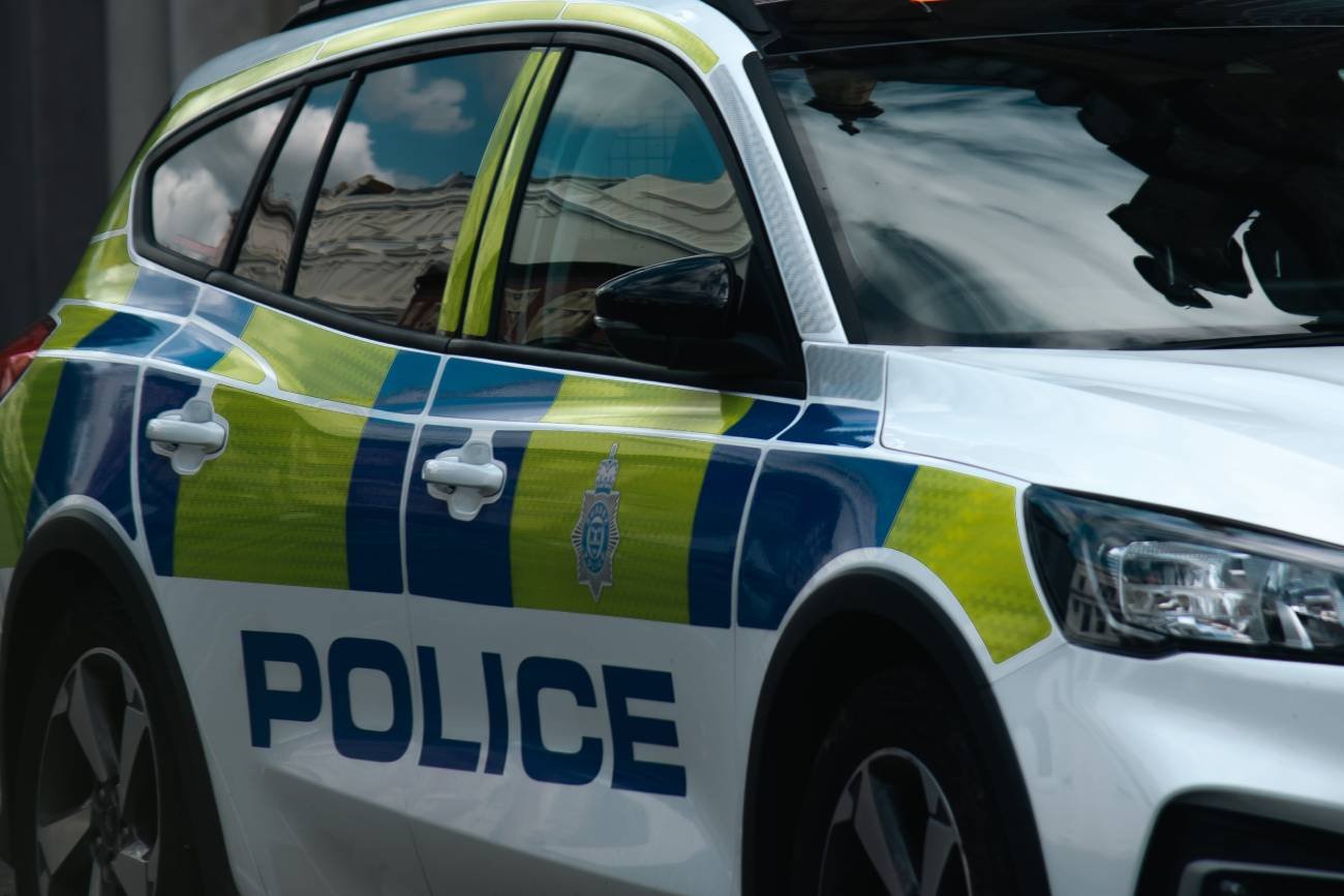 15-letni Polak wskoczył do lodowatej rzeki, aby uniknąć aresztowania. Zdjęcie ilustracyjne.