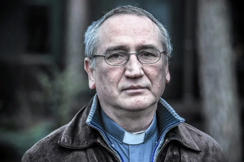 "Czas uderzyć pięścią w stół" – napisał jezuita ks. Wojciech Żmudziński, w dosadnych słowach przypominając, na czym polega wiara.