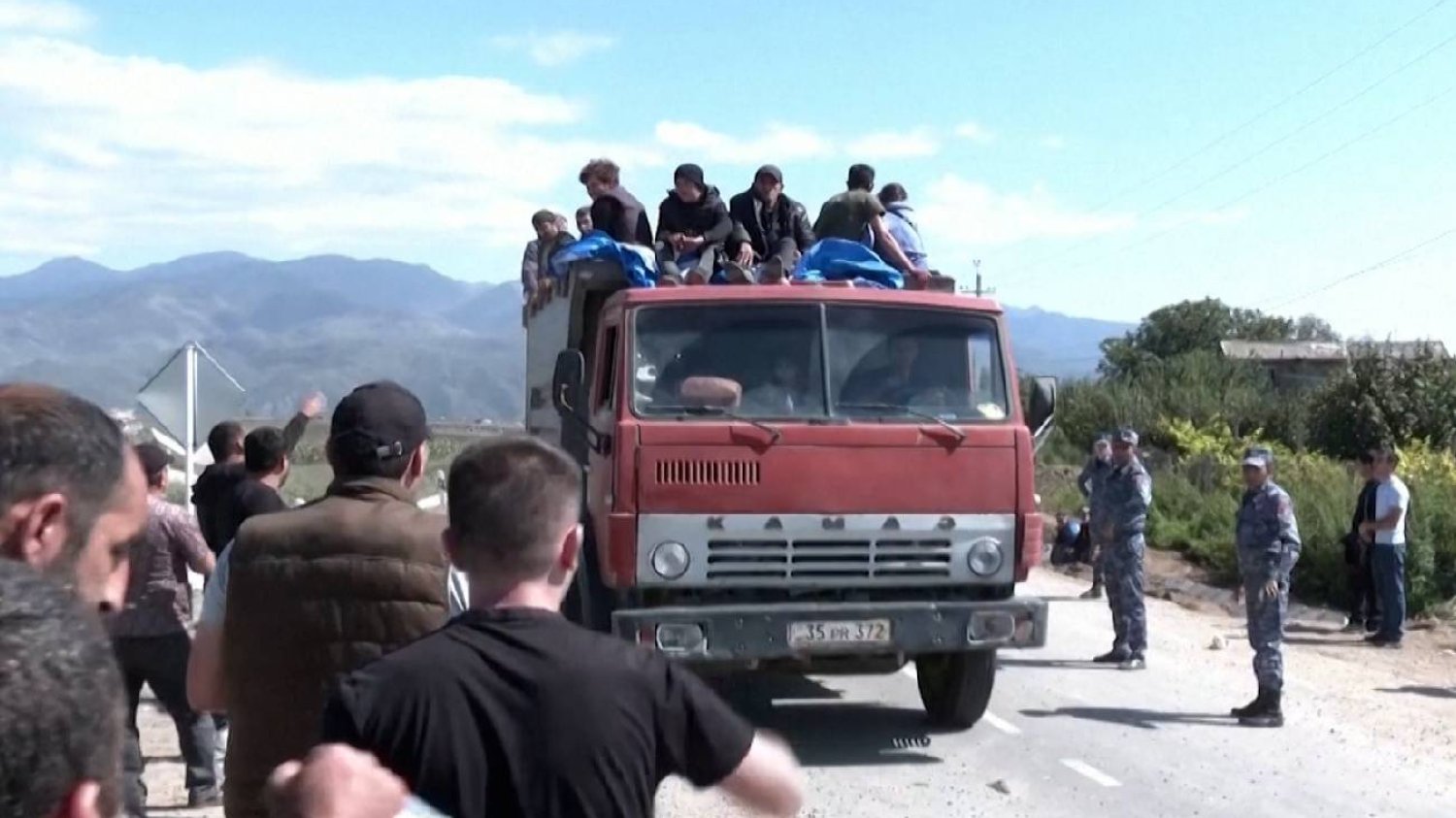 Koniec Górskiego Karabachu. Ludzie uciekają z Azerbejdżanu do Armenii.