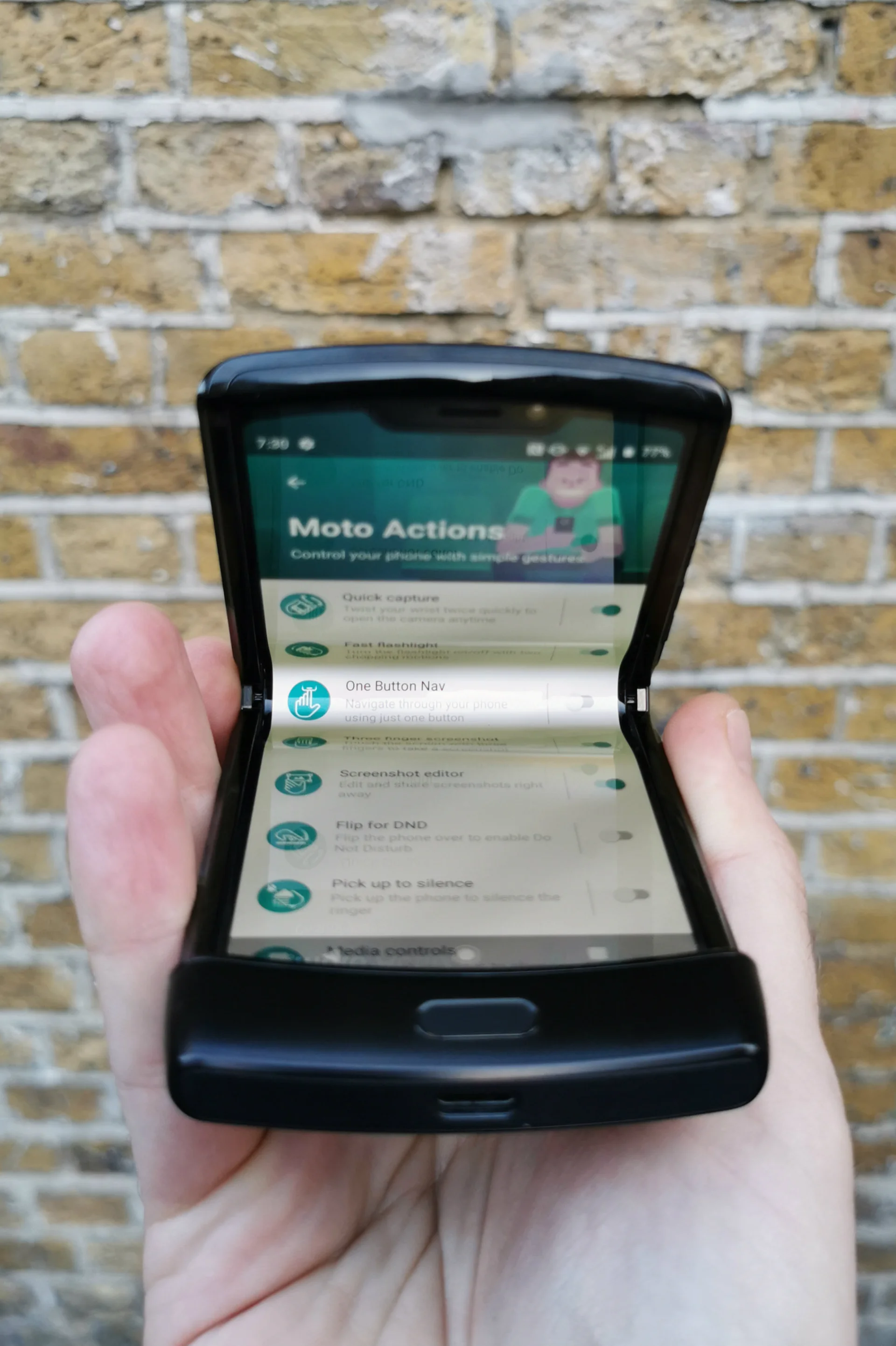 Nowa Motorola w połowie procesu składania