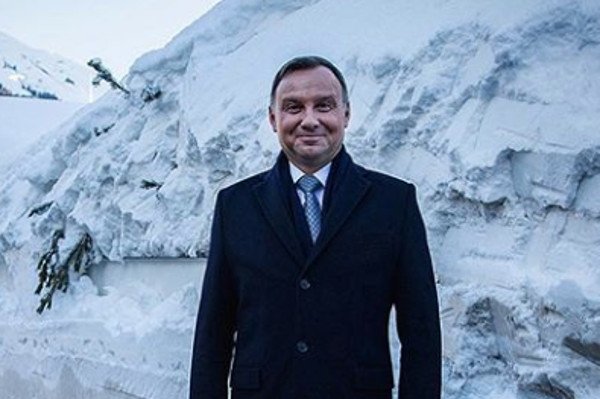 Prezydent Andrzej Duda w Davos. Na Instagramie zdjęcie z górą śniegu.
