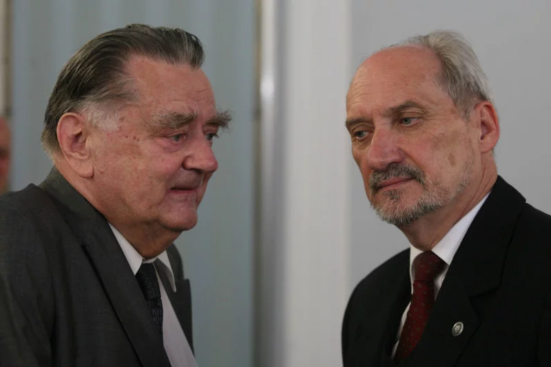 Były premier Jan Olszewski ocenia, że dymisja Macierewicza może bardzo zaszkodzić obozowi rządzącemu