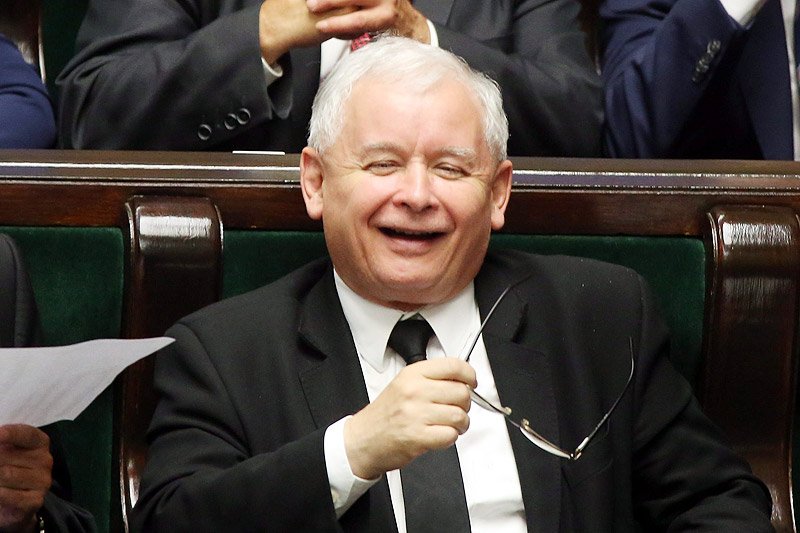 Wojna o aborcję samoistnie wybuchła w idealnym dla PiS momencie. To już chyba nie objaw geniuszu Jarosława Kaczyńskiego, a dar od Boga...