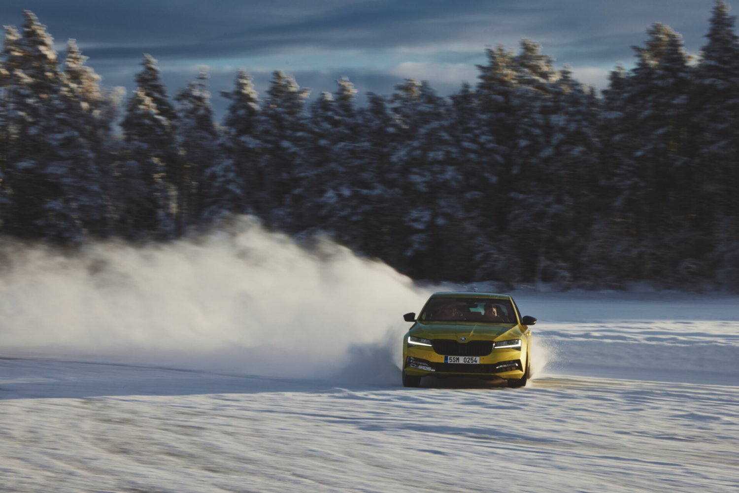 Skody z napędem 4x4 sprawnie radzą sobie na lodzie.