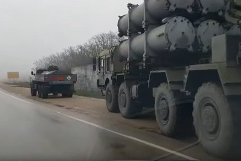 Rosyjski konwój wojskowy w drodze na Krym.