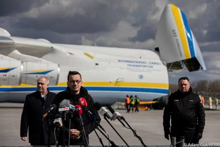 Jak twierdzi "Gazeta Wyborcza" prezes KGHM poświadczył nieprawdę w sprawie sprowadzonych z Chin maseczek. Zdaniem "GW" prezes KGHM poświadczył nieprawdę ws. maseczek sprowadzonych Antonowem z Chin.
