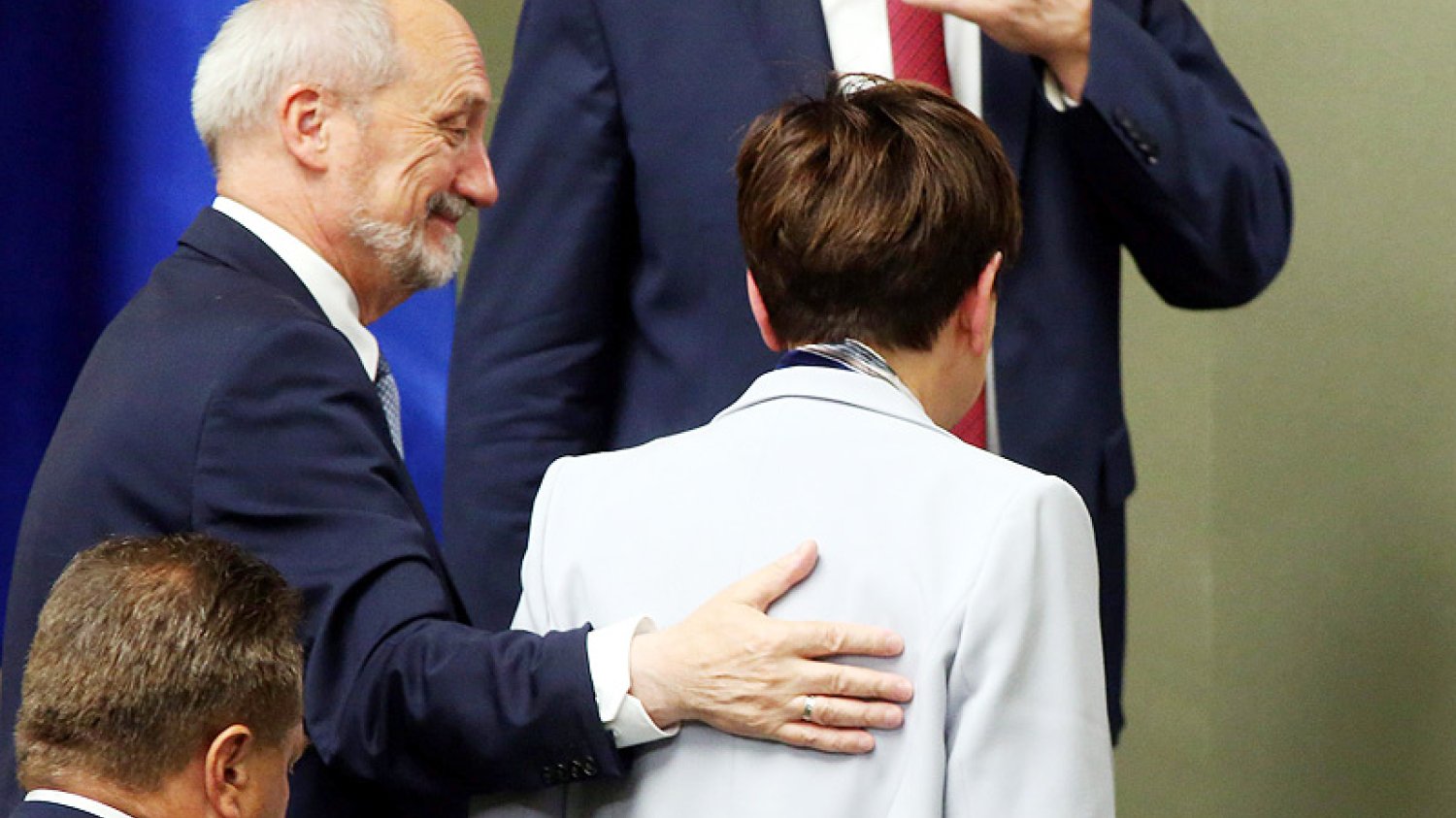 Najbardziej wpływowy z wiceprezesów PiS może być bardzo zadowolony z tego, jak broniła go premier Beata Szydło.