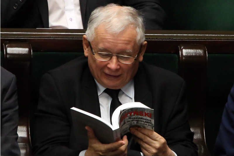 Jarosław Kaczyński w Sejmie czytał swoją autobiografię