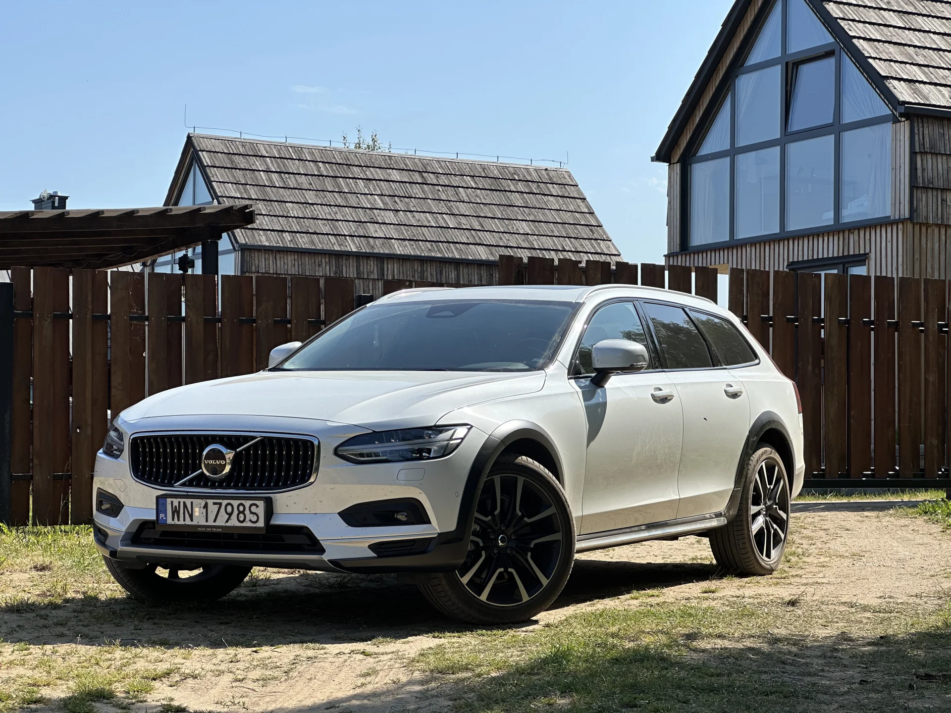 Volvo V90 Cross Country.