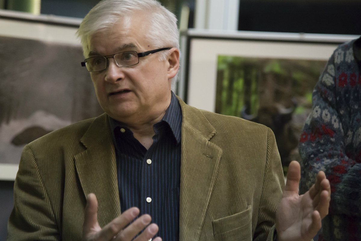 Prawica oskarża Włodzimierza Cimoszewicz o zdemolowanie leśniczówki, w której mieszkał od 17 lat.