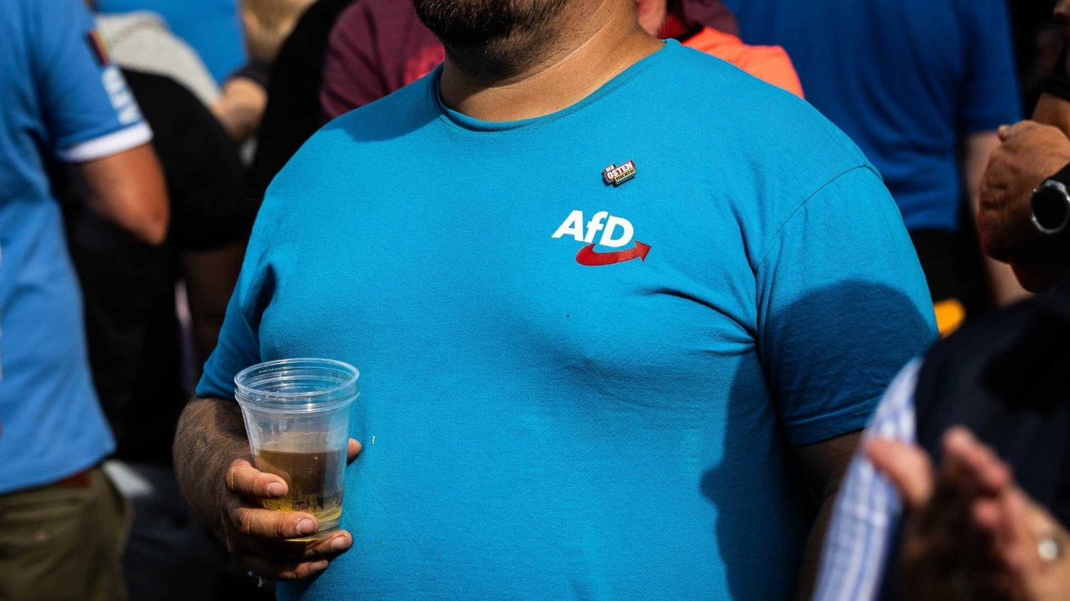 AfD coraz popularniejsza wśród... migrantów. Niewiarygodne, ale mowa także o Polakach. AfD zyskuje na popularności wśród migrantów. W tym dla Polaków.