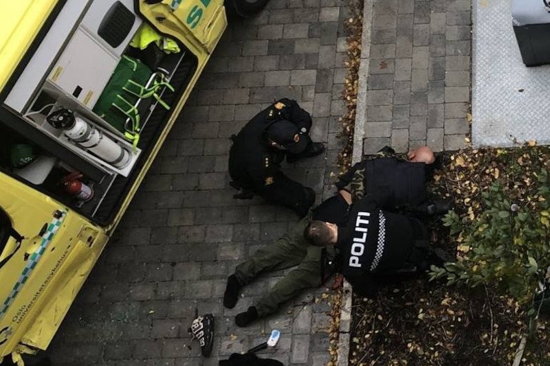 Norweska policja zatrzymała mężczyznę, który skradzioną karetką pogotowia wjechał w grupę ludzi.
