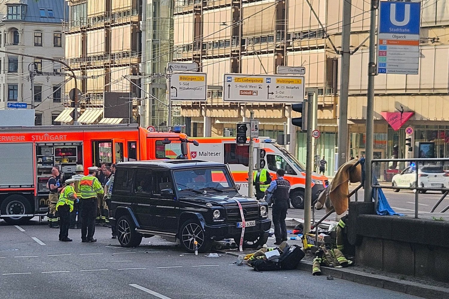Niemcy: Kierowca wjechał w grupę ludzi w Stuttgarcie. Są ranni