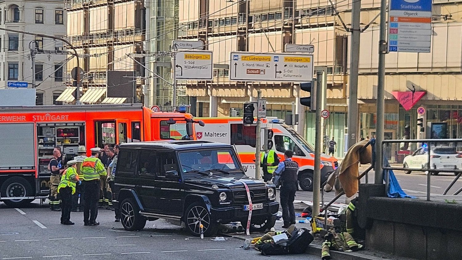 Niemcy: Kierowca wjechał w grupę ludzi w Stuttgarcie. Są ranni