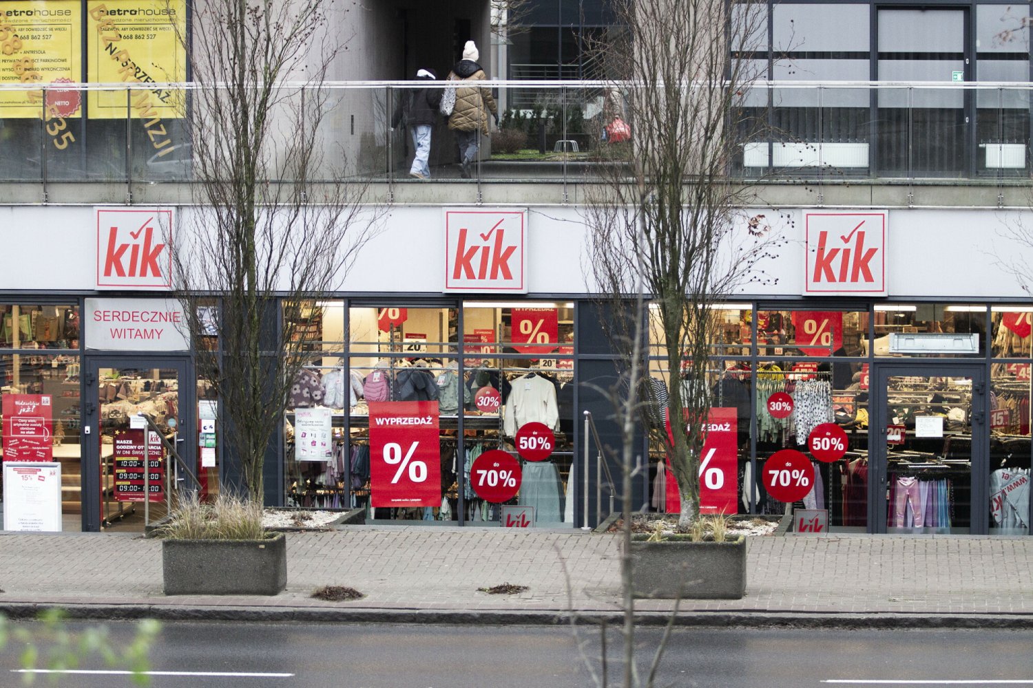 Wyprzedaże w KiKu. Duże rabaty na ubrania i nie tylko.