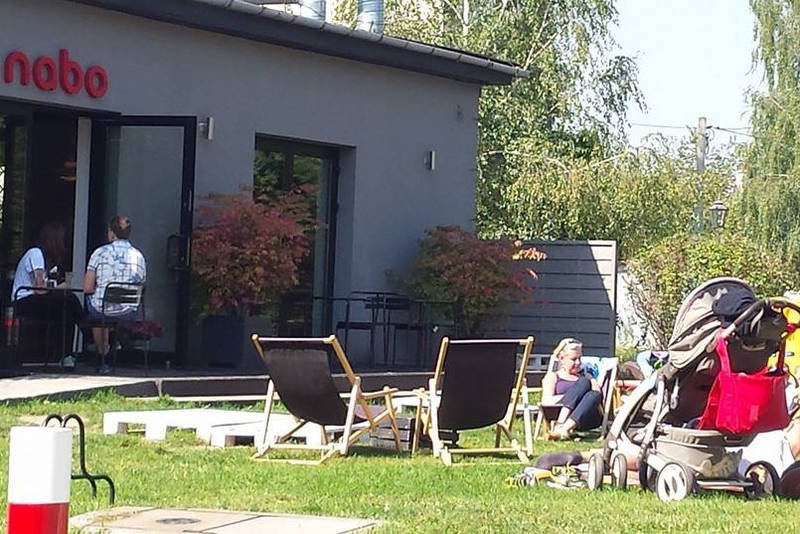 Restauracje przyjazne dzieciom to takie, które mają im coś do zaoferowania, jak plac zabaw, ogródek czy kącik z grami planszowymi. Na zdjęciu restauracja skandynawska Nabo.