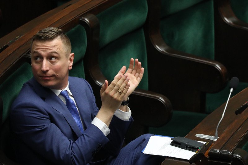 Poseł PO Krzysztof Brejza nie ustaje w swoim działaniach, aby odsłonić, jak "dobra zmiana" nagradza swoich pracowników.