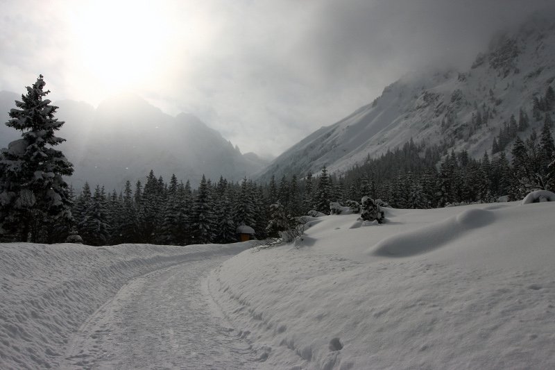 Niemal każdego roku w święta można usłyszeć doniesienia o nieodpowiedzialnych turystach w Tatrach.