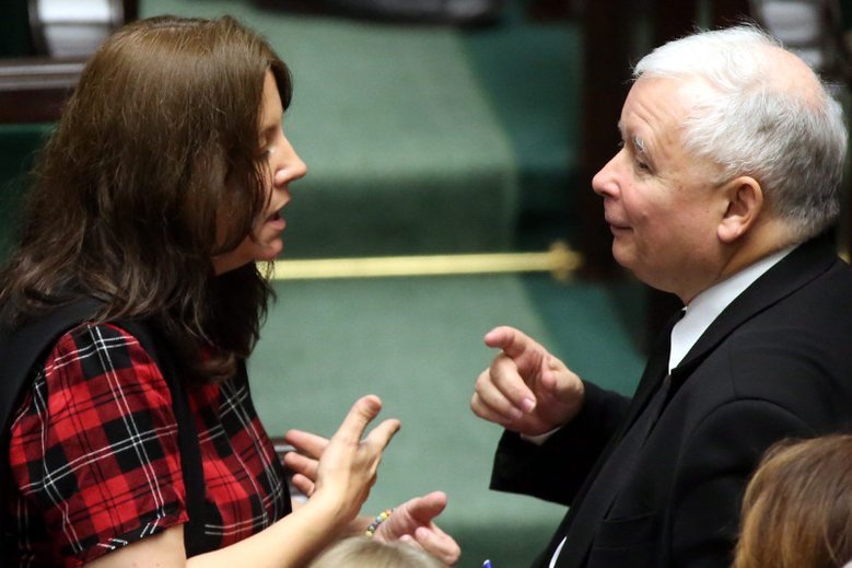 Posłanka Joanna Lichocka ma ciekawe zajęcie podczas obrad Sejmu.