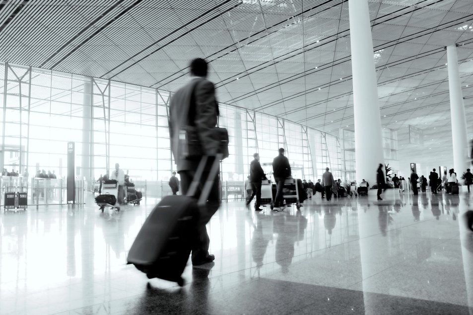 Polacy wciąż masowo wyjeżdżają za granicę w poszukiwaniu pracy.