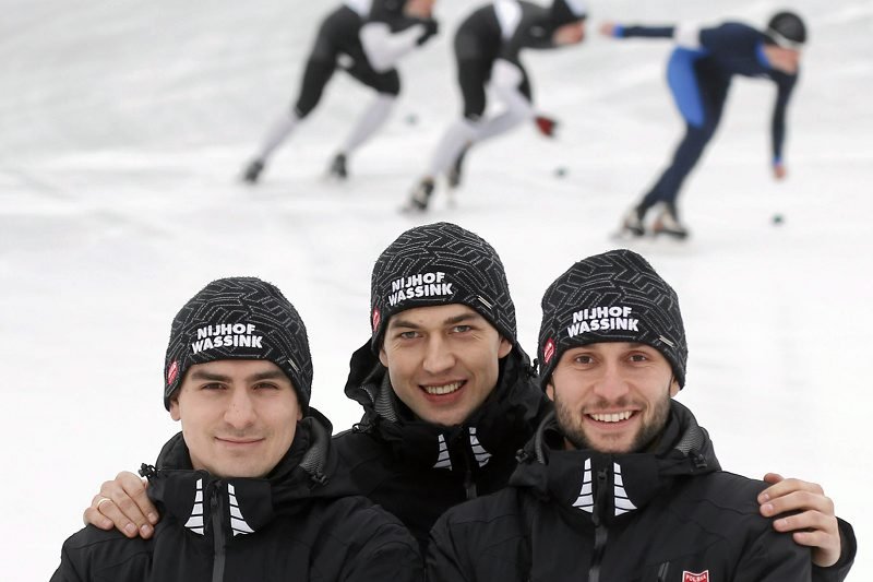 Dlaczego wcześniej nie debatowano na temat wybudowania krytego toru, choćby wtedy gdy 2 tygodnie temu Zbigniew Bródka (w środku) wycofał się z Mistrzostw Polski?
