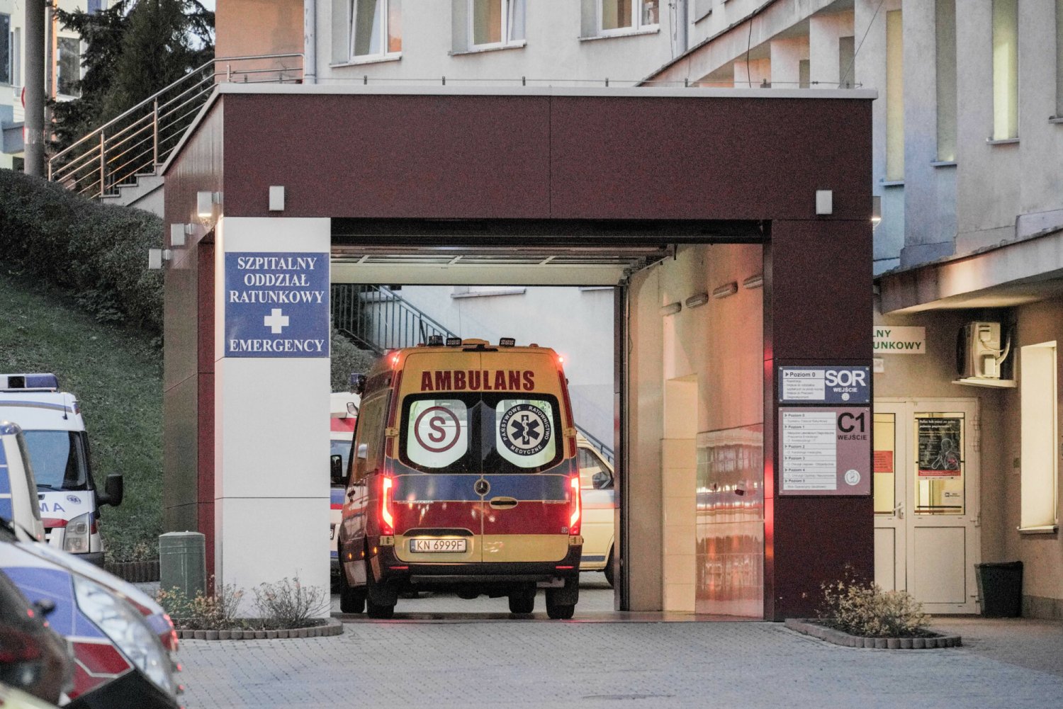 Nowy Sącz. Pacjent szpitala wypadł z trzeciego piętra