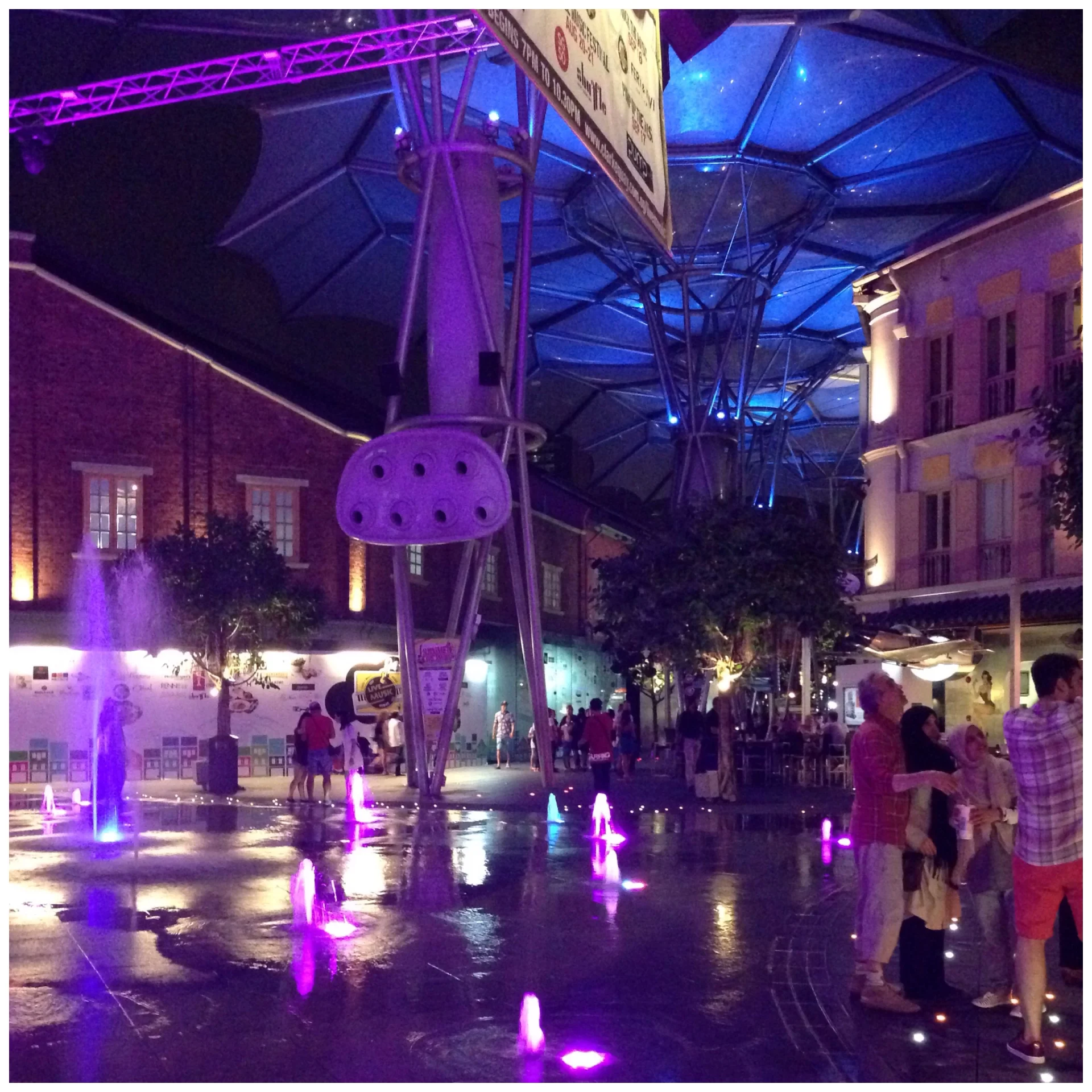 Fontanny w Clarke Quay. Singapur.