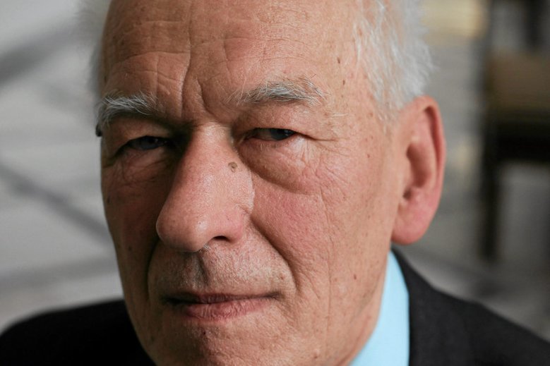 Kornel Morawiecki trafił do szpitala we Wrocławiu z silnym bólem brzucha. Czeka go w środę poważna operacja narządów wewnętrznych w jamie brzusznej.