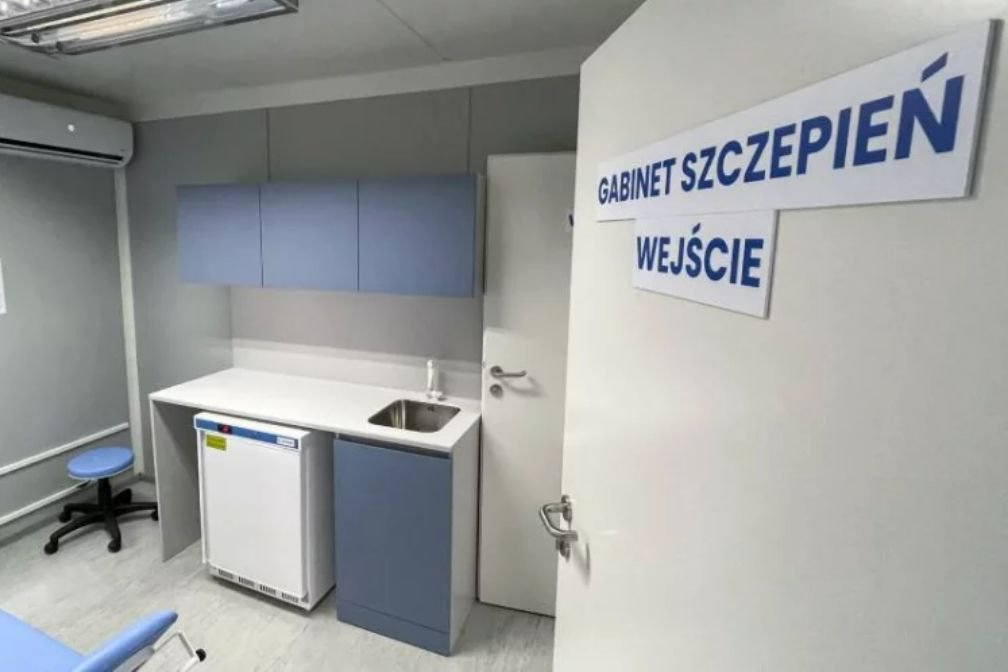 Rada Medyczna na poniedziałkowym posiedzeniu przyjęła rekomendację dot. rozpoczęcia szczepień dla osób od 12 roku życia