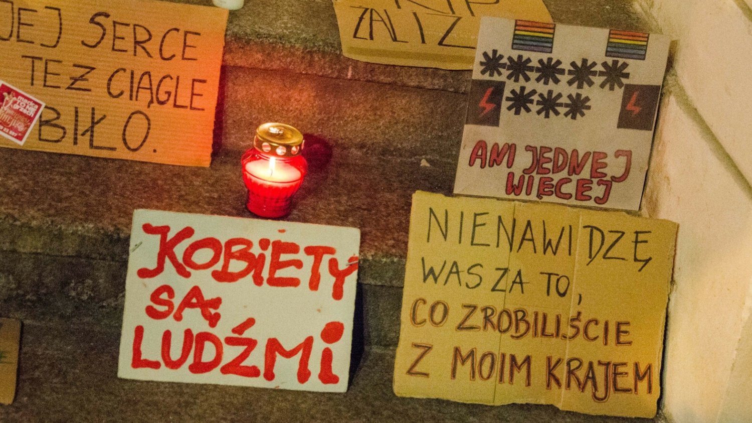 Polki nie chcą mieć dzieci, jest nowy sondaż. Na zdjęciu: protest po wyroku TK i śmierci Izabeli z Pszczyny