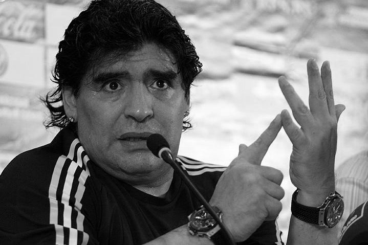 Diego Armando Maradona nie żyje. Argentyńczyka pożegnał między innymi Zbigniew Boniek.