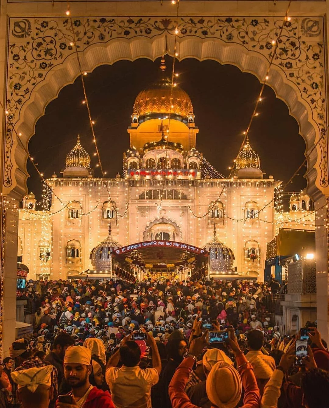 Obchody święta Guru Nanak Gurpurab w Delhi.